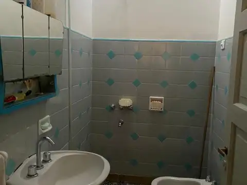 Casa con Galpón y Cochera Doble, Ideal Vivienda y Comercio