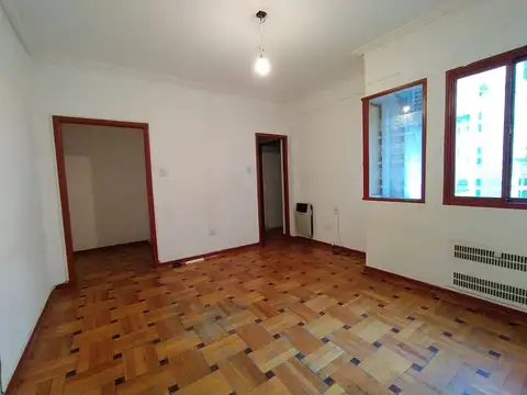TRES AMBIENTES EN MUY BUENA UBICACIÓN ! RETASADO  