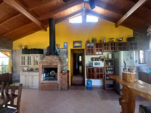 Casa 5 ambientes con 2 baños