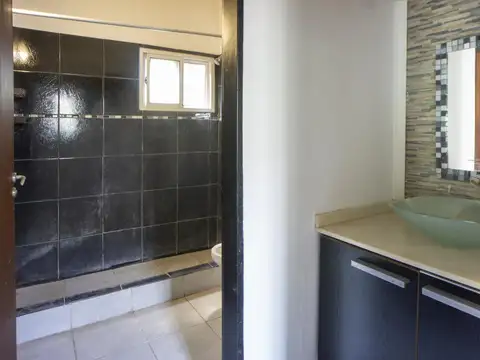 VENTA - CASA DE 3 DORMITORIOS CON COCHERA - CLUB LOGARITMO, IBARLUCEA