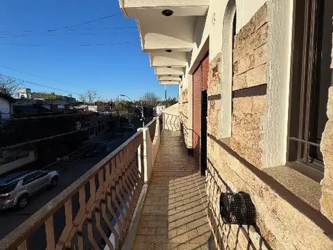 Depto Tipo Casa 4 ambientes con 2 baños