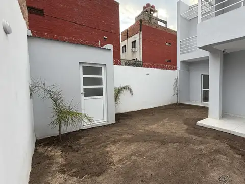 VENTA-CASA-INTERNA-PATIO-A ESTRENAR