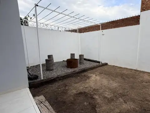 VENTA-CASA-INTERNA-PATIO-A ESTRENAR