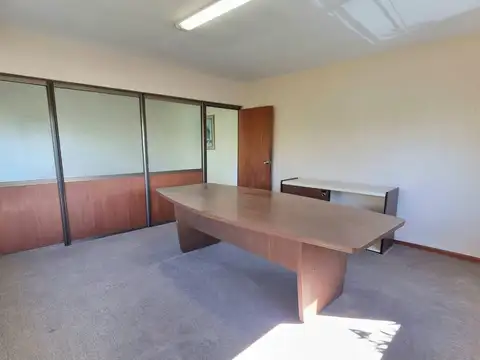Oficina 7 ambientes con 1 baño