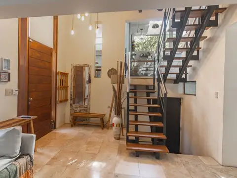 Casa 8 ambientes con 3 baños