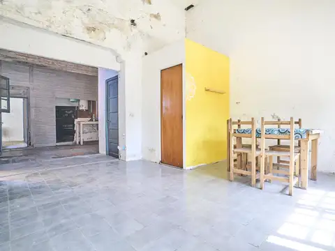 Venta Casa 3 ambientes con patio y terraza  en Flores