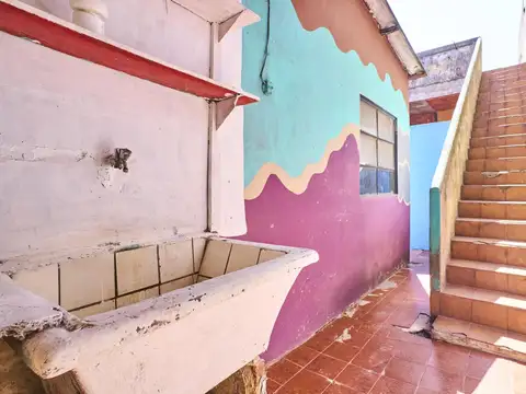 Venta Casa 3 ambientes con patio y terraza  en Flores