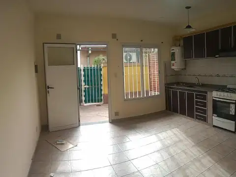 Depto Tipo Casa en Alquiler en San Antonio de Padua, $ 600.000