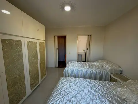 Casa en Alquiler con 1 cochera