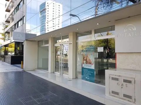 LOCAL COMERCIAL DE CATEGORÍA EN CALLE BELGRANO DE CUIDAD