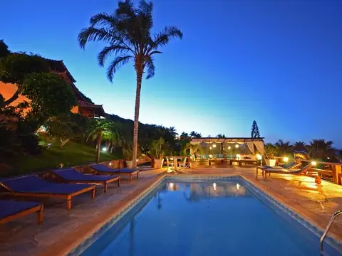 EXCELENTE POSADA EN BUZIOS, 34 CUARTOS, YACUZZI , ESTACIONAMIENTO PARA 20 AUTOS