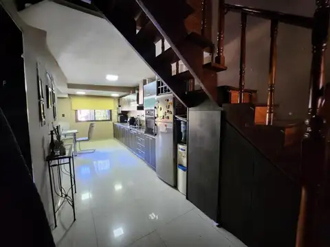 Casa 5 ambientes con 3 baños