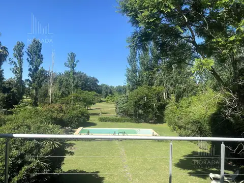 Casa en Alquiler con 2 cocheras