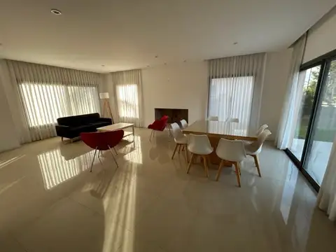 Casa en Venta al Oeste