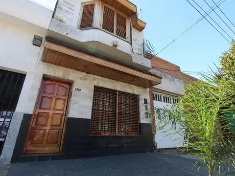 Excelente casa con patio y terraza OPORTUNIDAD