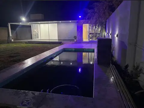 Casa 2 ambientes con 1 baño