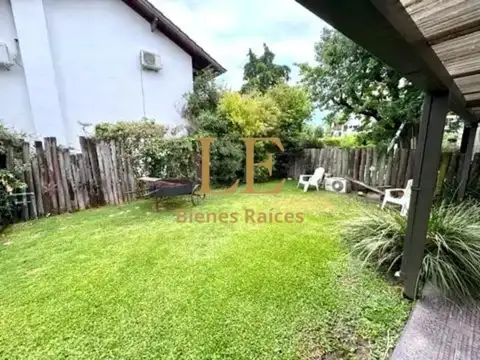 Casa en Venta con 4 cocheras