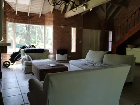 Casa 4 ambientes con 4 baños