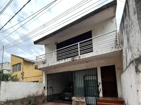 Casa con cuatro unidades independientes