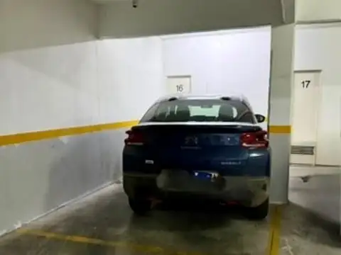 Cochera en Venta con acceso Ascensor