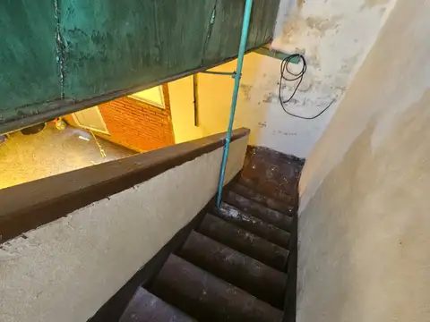 CASA SOBRE GRAN LOTE 8,66 X 60 MTS CON DOS DEPARTAMENTOS, FONDO LIBRE Y SALIDA A DOS CALLES
