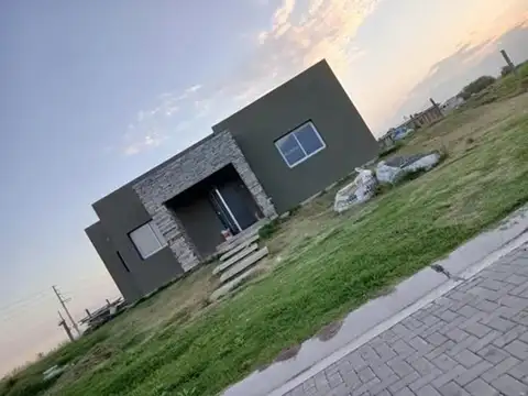 Casa 4 ambientes con 4 baños