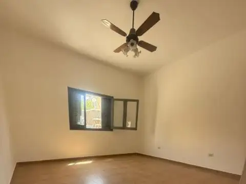 Depto Tipo Casa en Alquiler con 1 cocheras