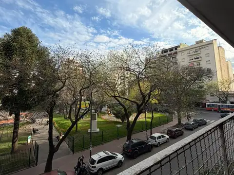 PISO-  4 ambientes c/dependencia- RECICLADO! PLAZA COLOMBIA!