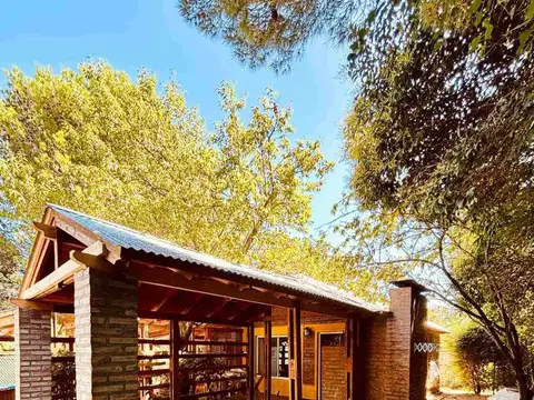 Casa 9 ambientes con 3 baños