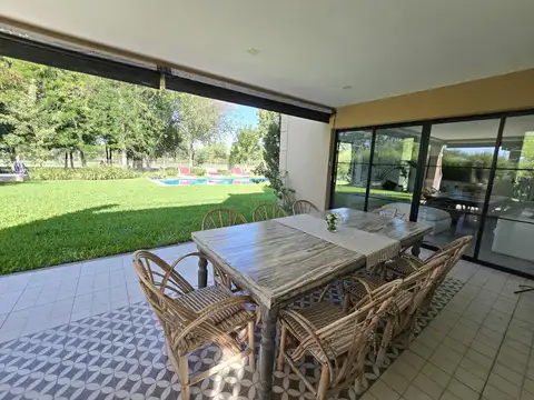 Casa en Venta con 4 cocheras