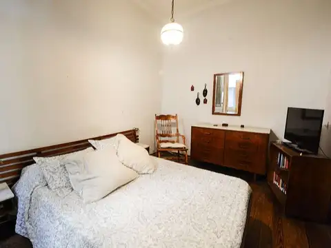 Casa 8 ambientes con 3 baños