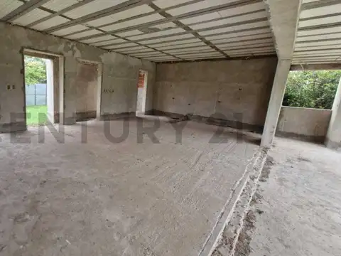 Casa 6 ambientes con 2 baños