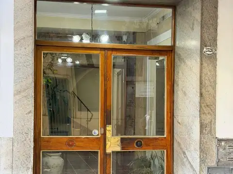 Hipólito Yrigoyen al 2500