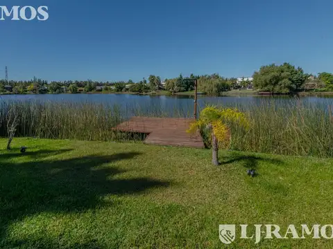 Santa Catalina, A Laguna - Boulevard de Todos los Santos 5601, Benavidez