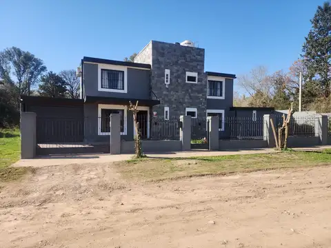 Casa a la venta en Comuna de San Roque. (C166)