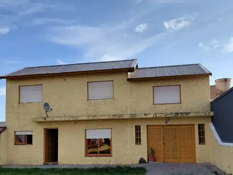 Casa con departamento en venta en Balneario Santa Elena