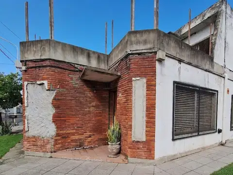 VENTA CASA 4 AMBIENTES LOMAS DEL MIRADOR