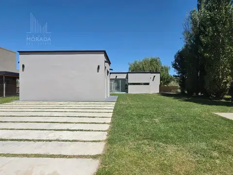 Venta casa de 4 ambientes con pileta en San Sebastian