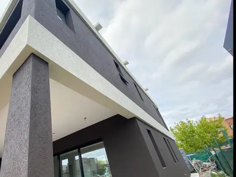 Casa 5 ambientes con 4 baños