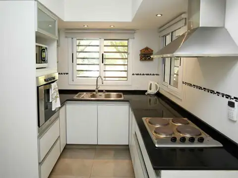 Casa 5 ambientes con 2 baños