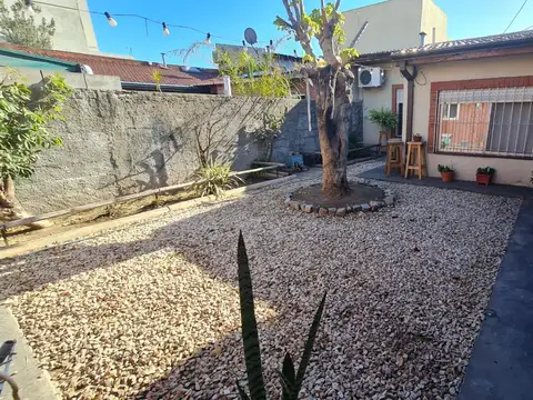 Venta casa 4 Amb con 2 locales en Solano Centro