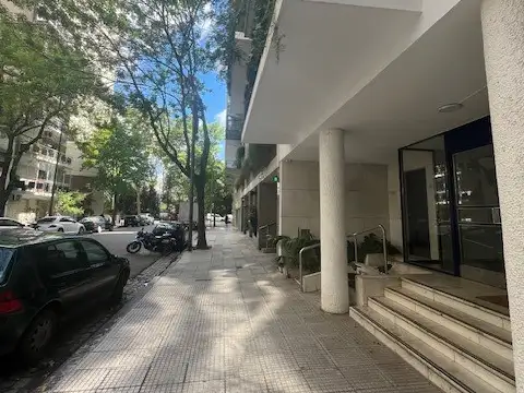 Seguí y República de la India - Balcón / Soleado / Impecable