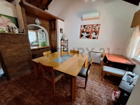 Casa en Venta con 3 cocheras
