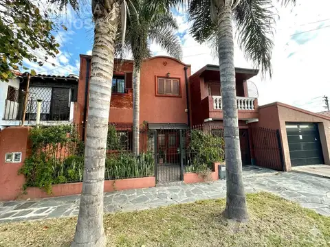Casa de seis ambientes en venta, Moron.
