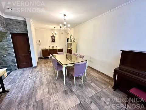 Casa 6 ambientes con 4 baños