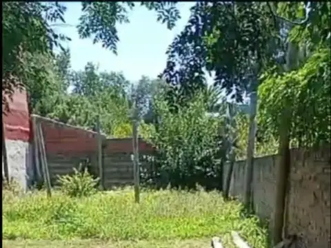 Muy buena propiedad con amplio terreno libre al fondo