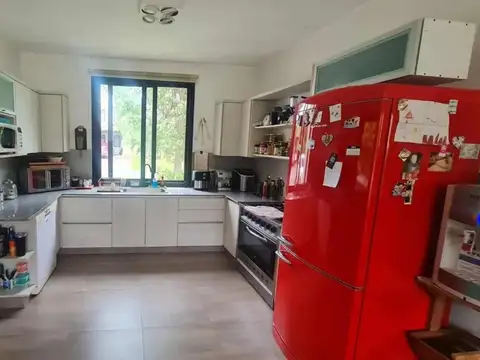Casa 4 ambientes con 3 baños