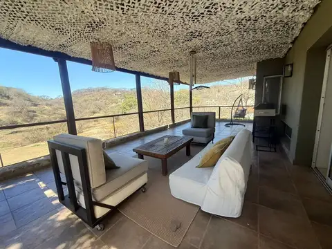 Casa 6 ambientes con 3 baños