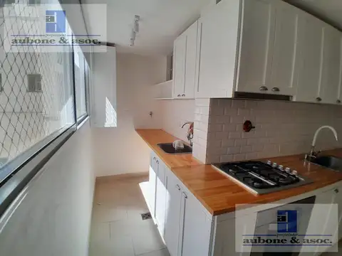 Departamento en Las Cañitas, piso alto. Muy luminoso.