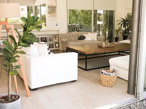 Casa 6 ambientes con 4 baños